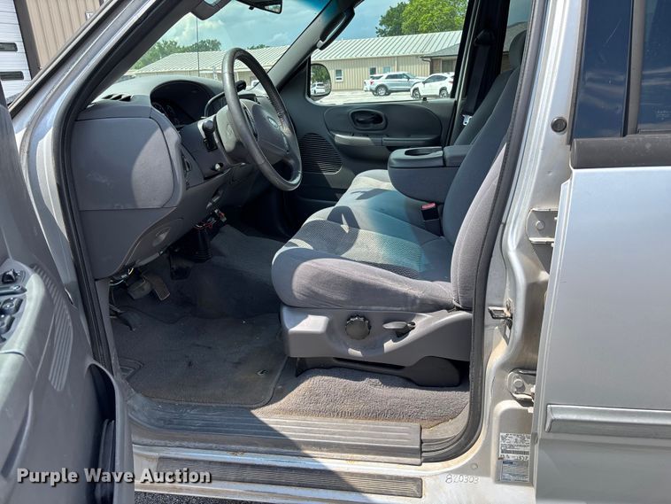image for item FC5901 2003 Ford F150 XLT Crew Cab pickup truck