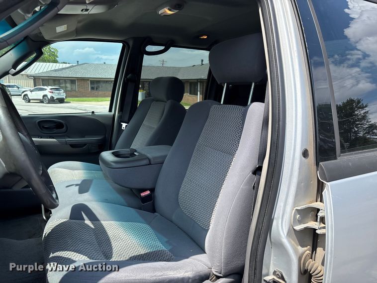 image for item FC5901 2003 Ford F150 XLT Crew Cab pickup truck