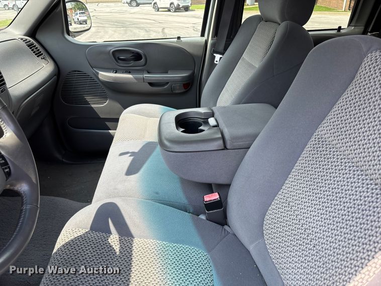 image for item FC5901 2003 Ford F150 XLT Crew Cab pickup truck