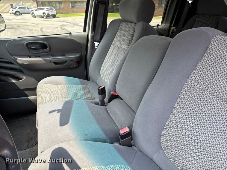 image for item FC5901 2003 Ford F150 XLT Crew Cab pickup truck