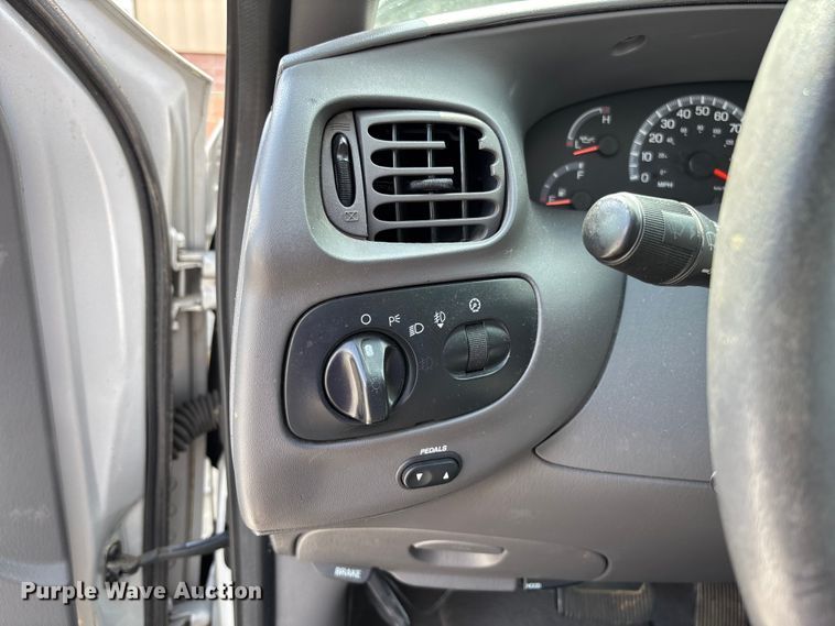 image for item FC5901 2003 Ford F150 XLT Crew Cab pickup truck