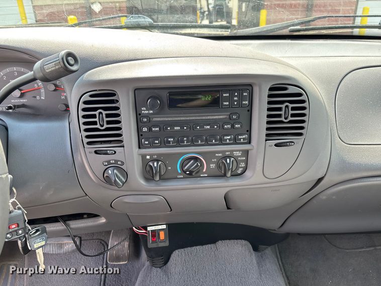 image for item FC5901 2003 Ford F150 XLT Crew Cab pickup truck