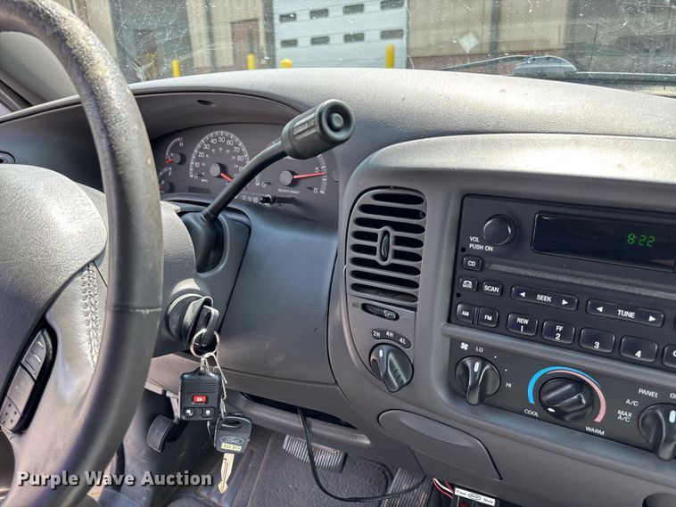 image for item FC5901 2003 Ford F150 XLT Crew Cab pickup truck