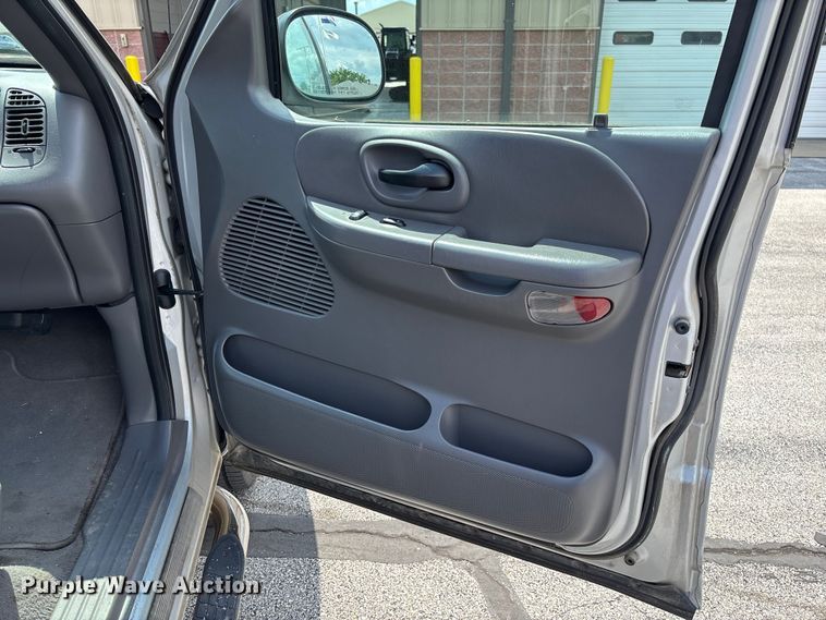 image for item FC5901 2003 Ford F150 XLT Crew Cab pickup truck
