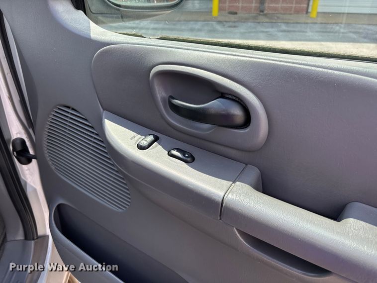image for item FC5901 2003 Ford F150 XLT Crew Cab pickup truck
