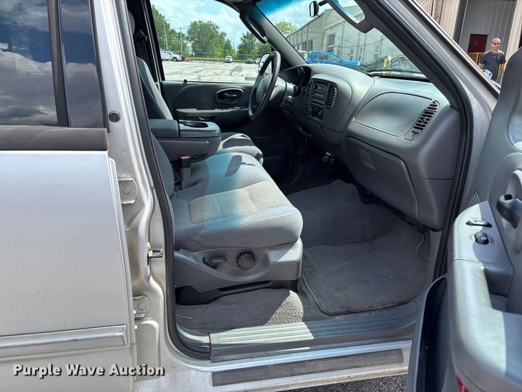 image for item FC5901 2003 Ford F150 XLT Crew Cab pickup truck