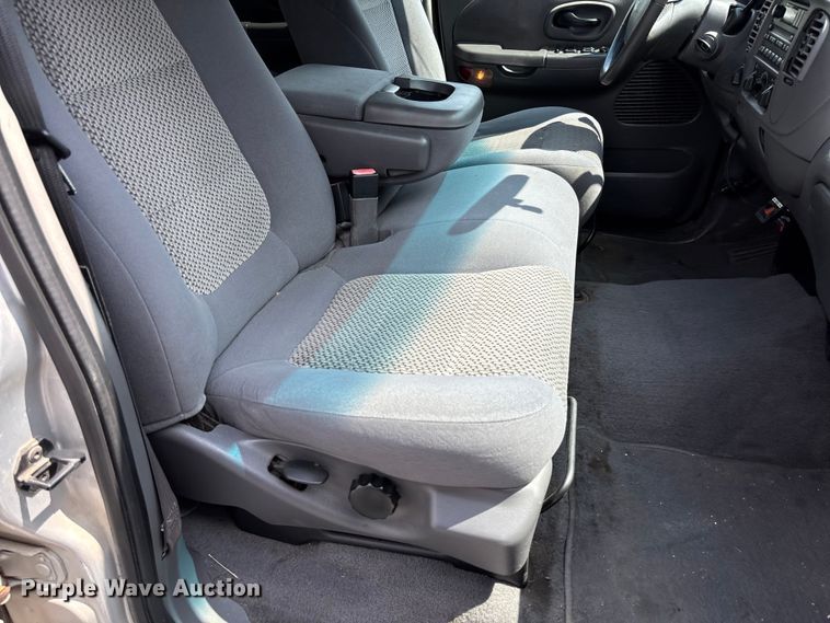 image for item FC5901 2003 Ford F150 XLT Crew Cab pickup truck
