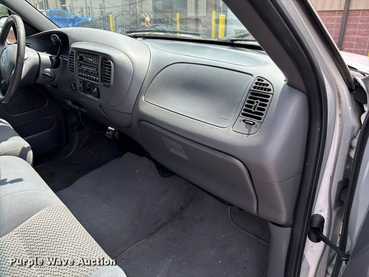 image for item FC5901 2003 Ford F150 XLT Crew Cab pickup truck