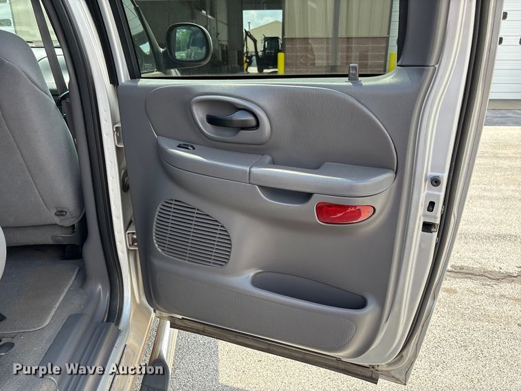 image for item FC5901 2003 Ford F150 XLT Crew Cab pickup truck