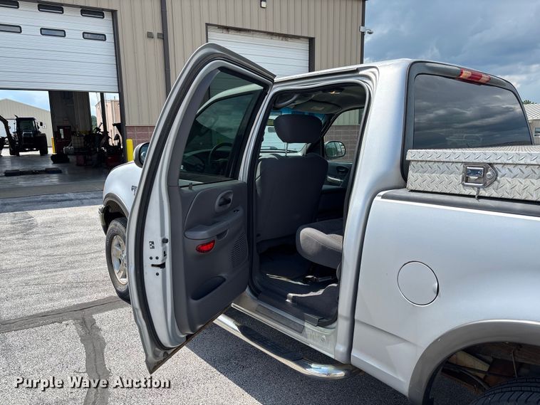 image for item FC5901 2003 Ford F150 XLT Crew Cab pickup truck