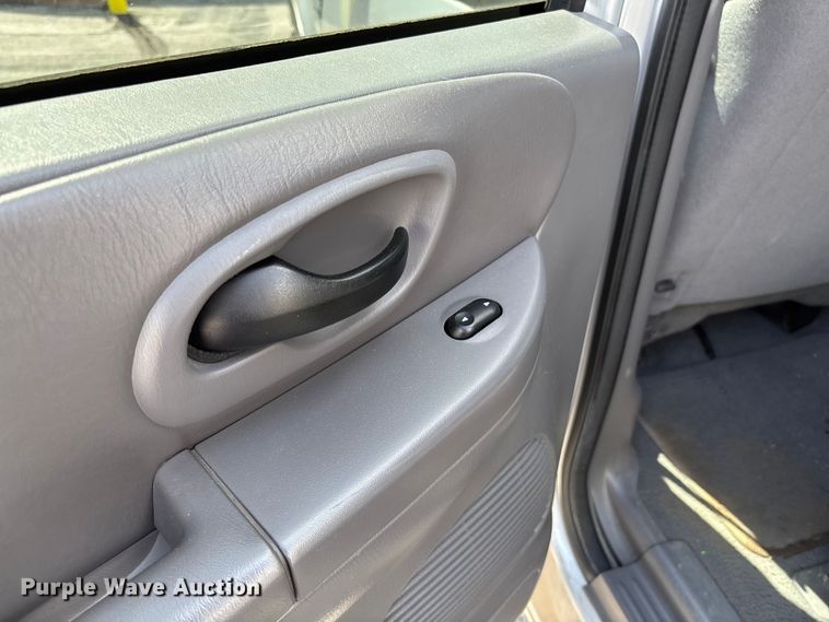 image for item FC5901 2003 Ford F150 XLT Crew Cab pickup truck