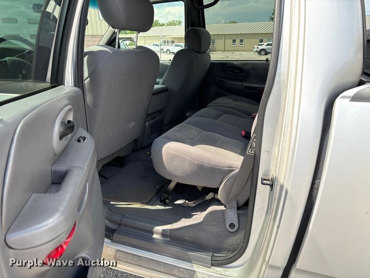 image for item FC5901 2003 Ford F150 XLT Crew Cab pickup truck