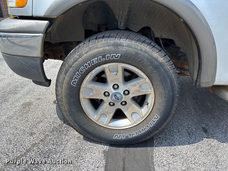 image for item FC5901 2003 Ford F150 XLT Crew Cab pickup truck