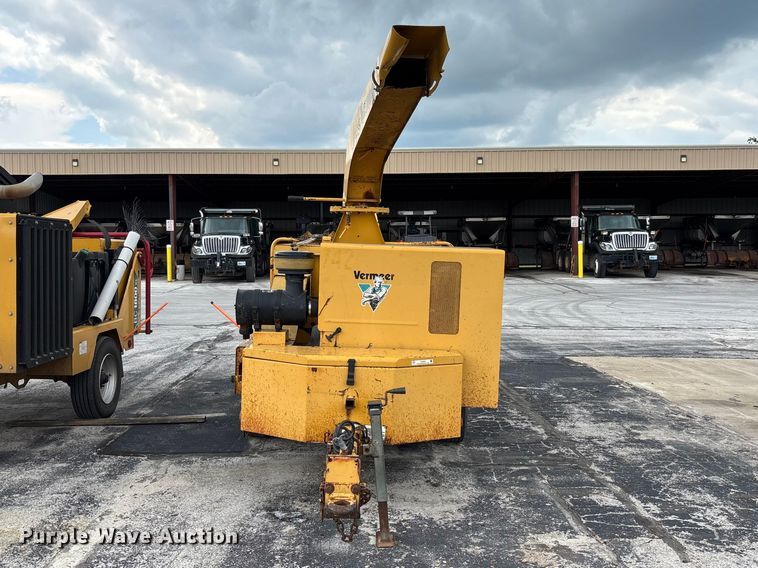 image for item FC5903 2001 Vermeer BC1800A wood chipper