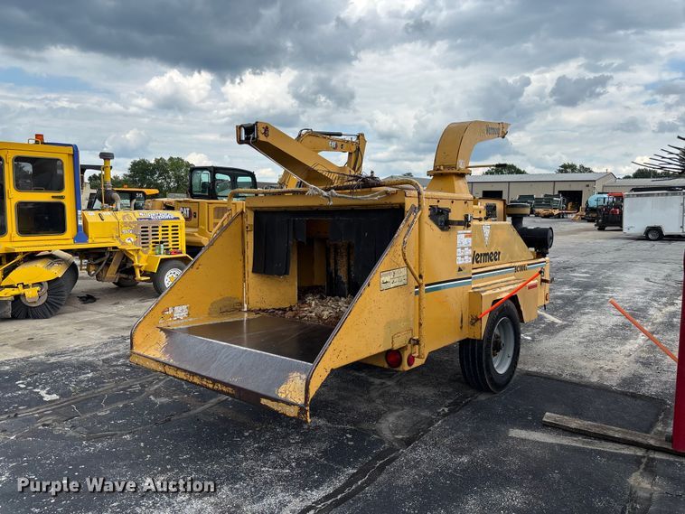 image for item FC5903 2001 Vermeer BC1800A wood chipper