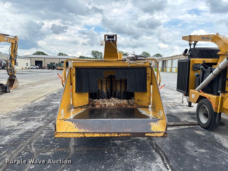 image for item FC5903 2001 Vermeer BC1800A wood chipper