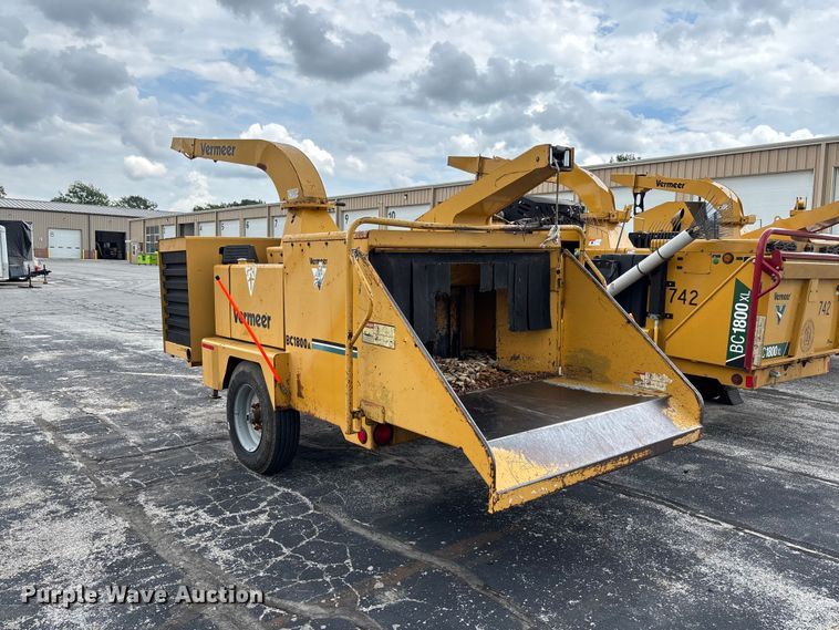 image for item FC5903 2001 Vermeer BC1800A wood chipper