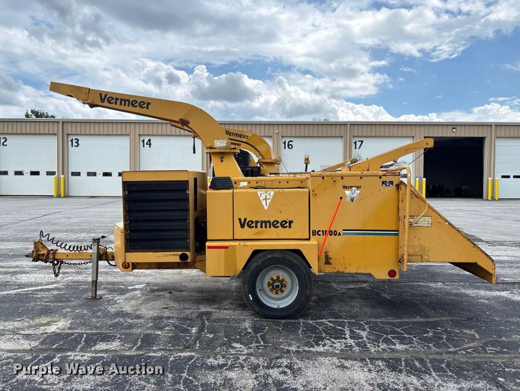 image for item FC5903 2001 Vermeer BC1800A wood chipper