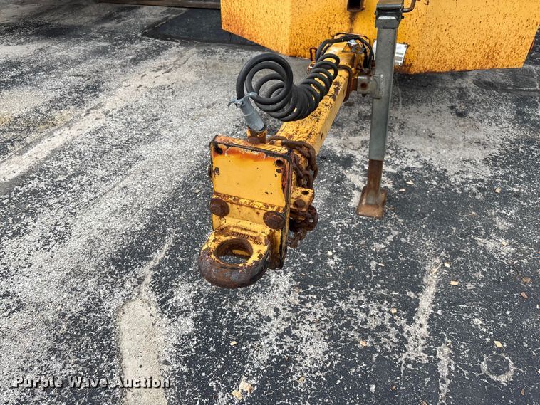 image for item FC5903 2001 Vermeer BC1800A wood chipper