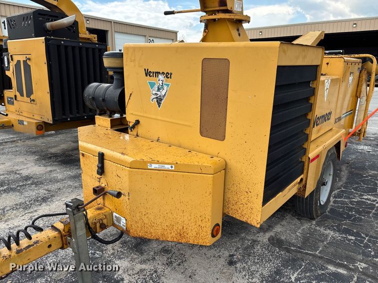 image for item FC5903 2001 Vermeer BC1800A wood chipper