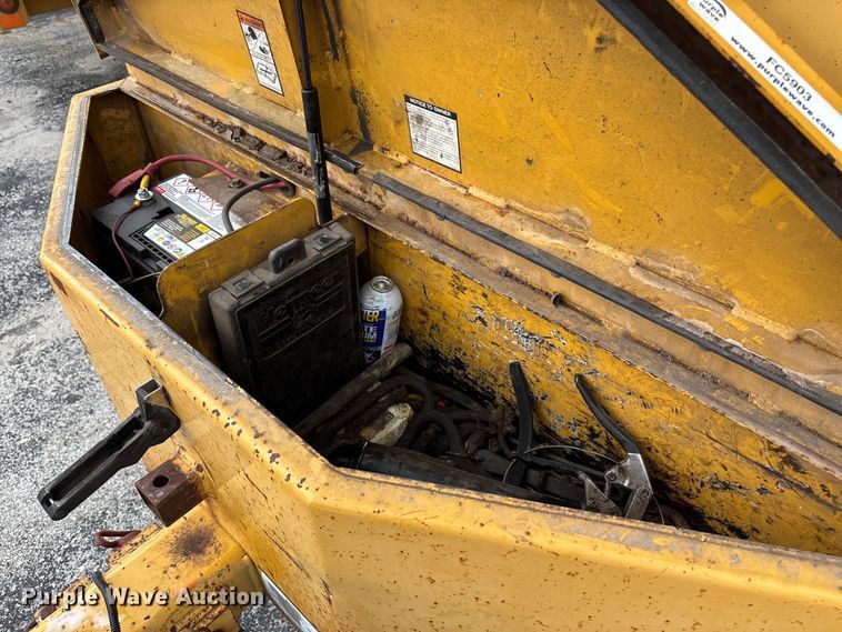 image for item FC5903 2001 Vermeer BC1800A wood chipper