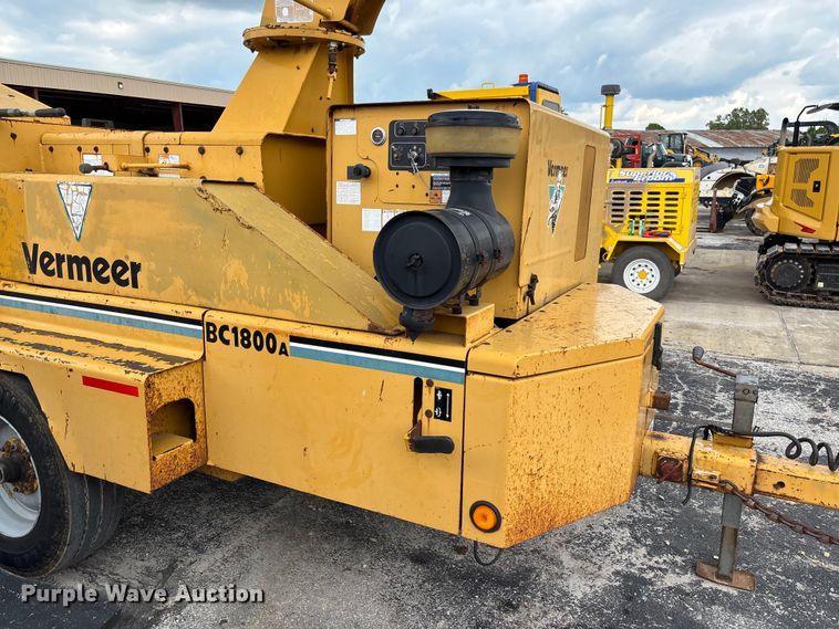 image for item FC5903 2001 Vermeer BC1800A wood chipper