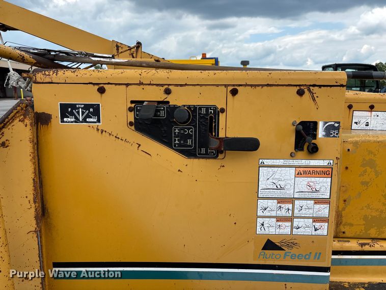 image for item FC5903 2001 Vermeer BC1800A wood chipper