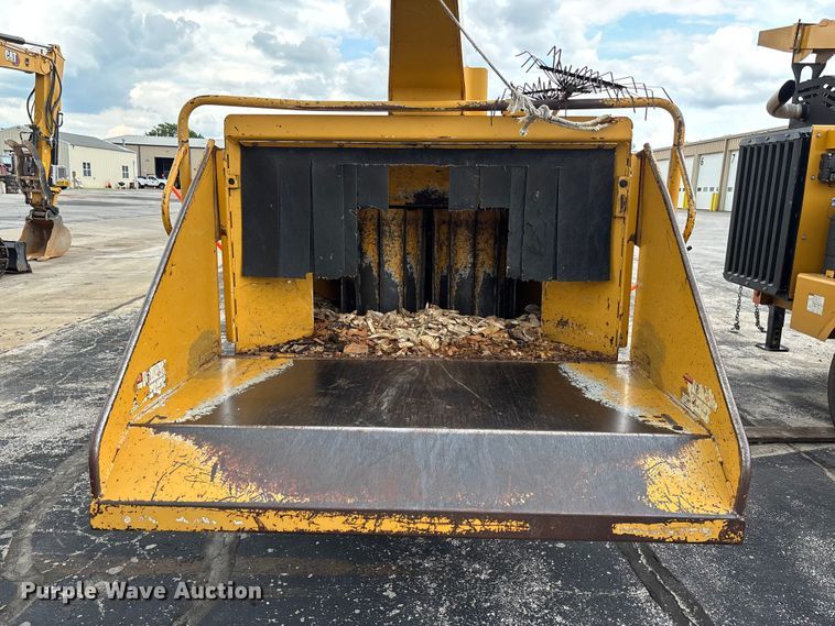 image for item FC5903 2001 Vermeer BC1800A wood chipper