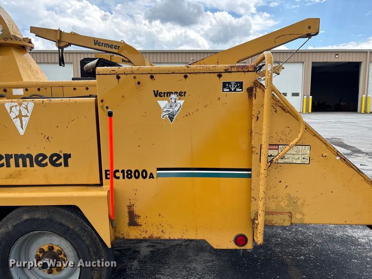 image for item FC5903 2001 Vermeer BC1800A wood chipper
