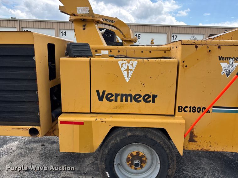 image for item FC5903 2001 Vermeer BC1800A wood chipper