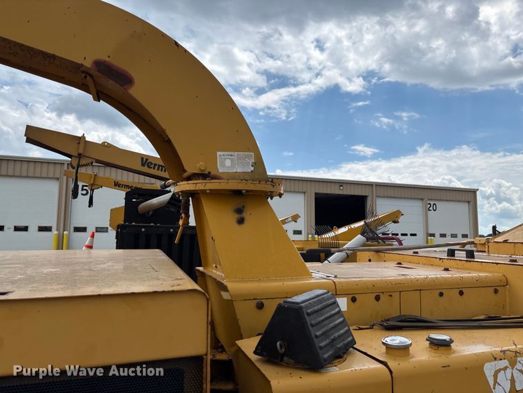 image for item FC5903 2001 Vermeer BC1800A wood chipper