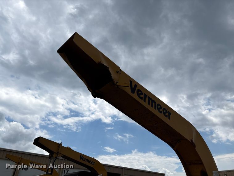 image for item FC5903 2001 Vermeer BC1800A wood chipper
