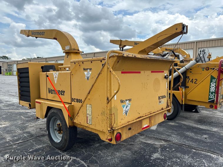 image for item FC5903 2001 Vermeer BC1800A wood chipper