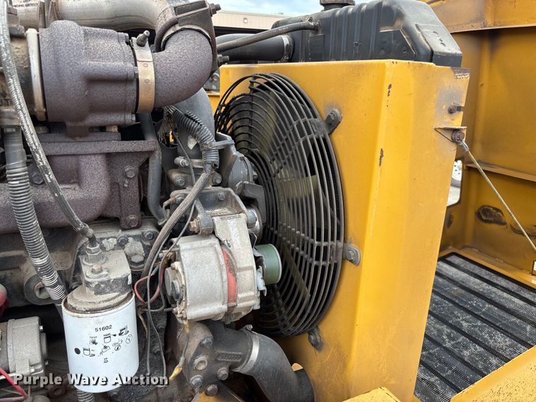 image for item FC5903 2001 Vermeer BC1800A wood chipper