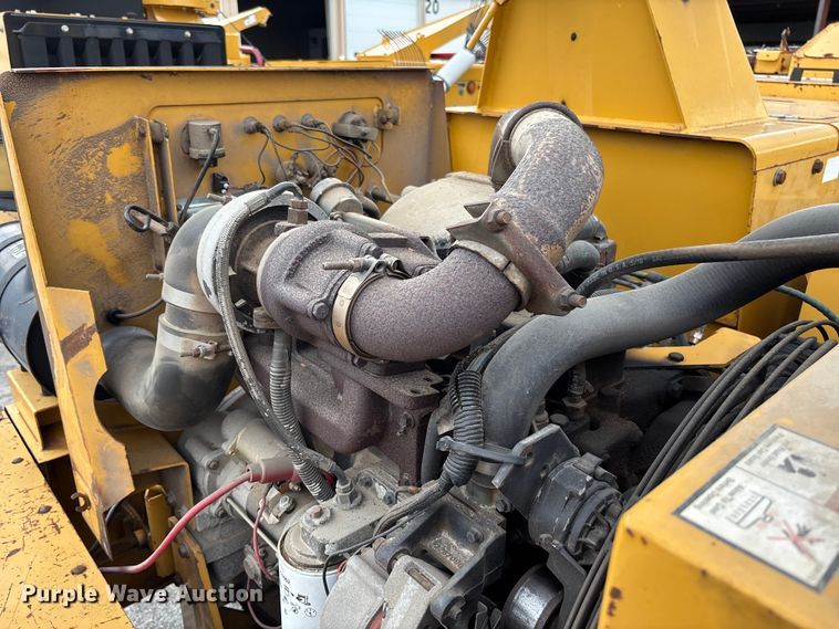 image for item FC5903 2001 Vermeer BC1800A wood chipper