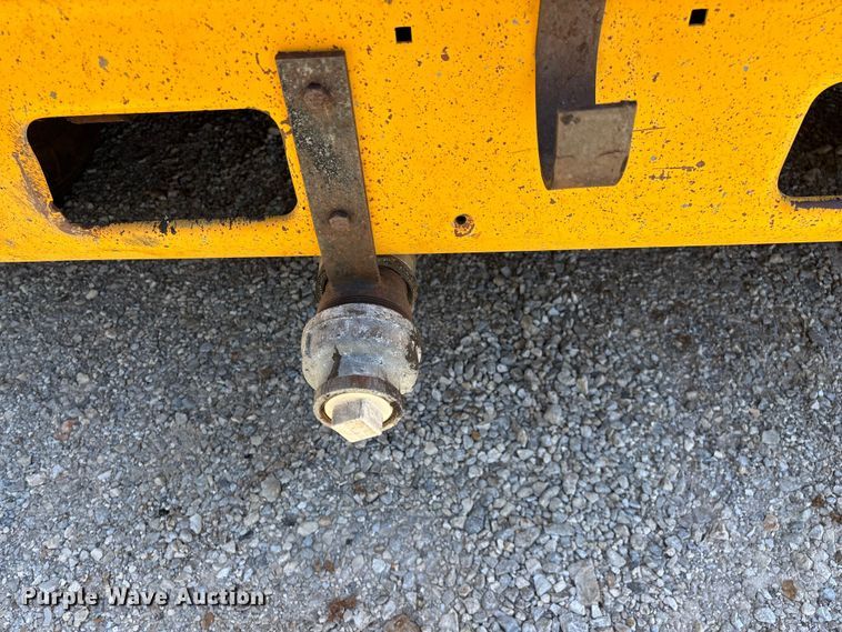 image for item FG0353 1990 Ford F800 oil distributor truck