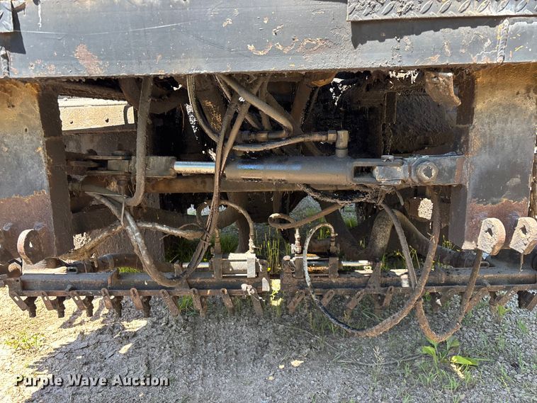 image for item FG0353 1990 Ford F800 oil distributor truck