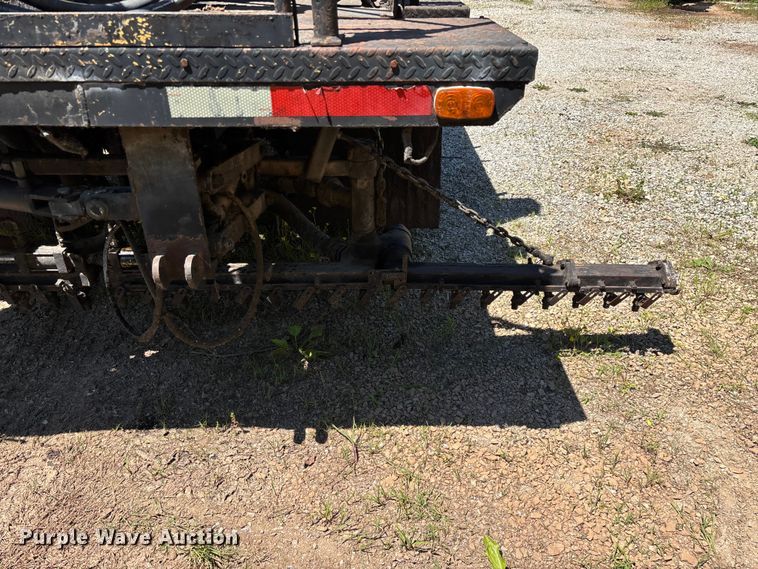image for item FG0353 1990 Ford F800 oil distributor truck
