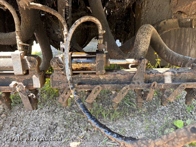 image for item FG0353 1990 Ford F800 oil distributor truck