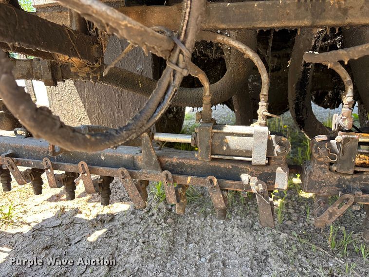 image for item FG0353 1990 Ford F800 oil distributor truck
