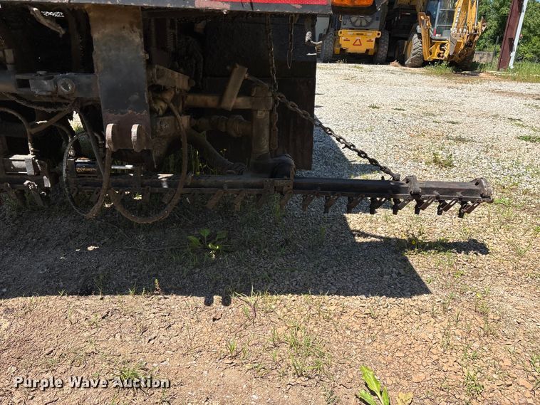 image for item FG0353 1990 Ford F800 oil distributor truck