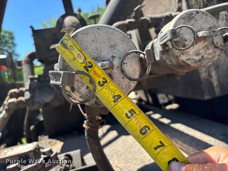 image for item FG0353 1990 Ford F800 oil distributor truck