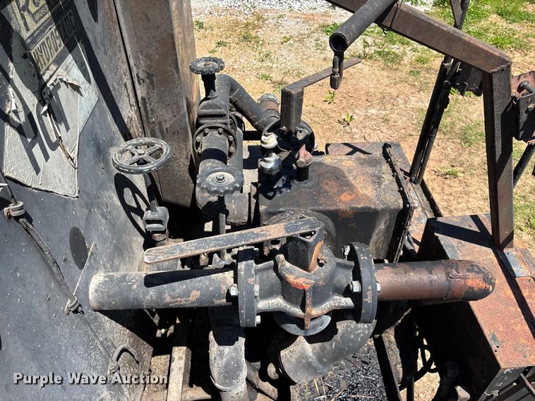 image for item FG0353 1990 Ford F800 oil distributor truck