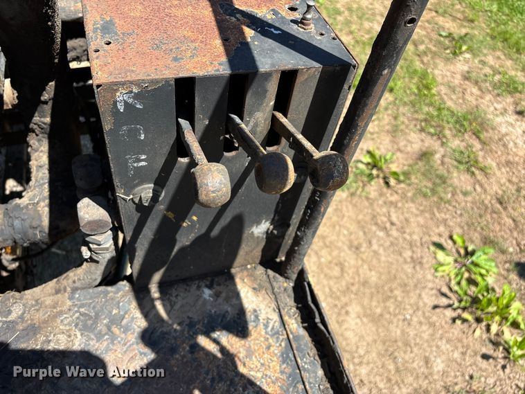 image for item FG0353 1990 Ford F800 oil distributor truck