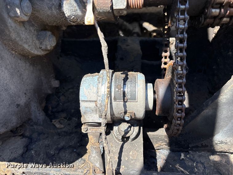 image for item FG0353 1990 Ford F800 oil distributor truck