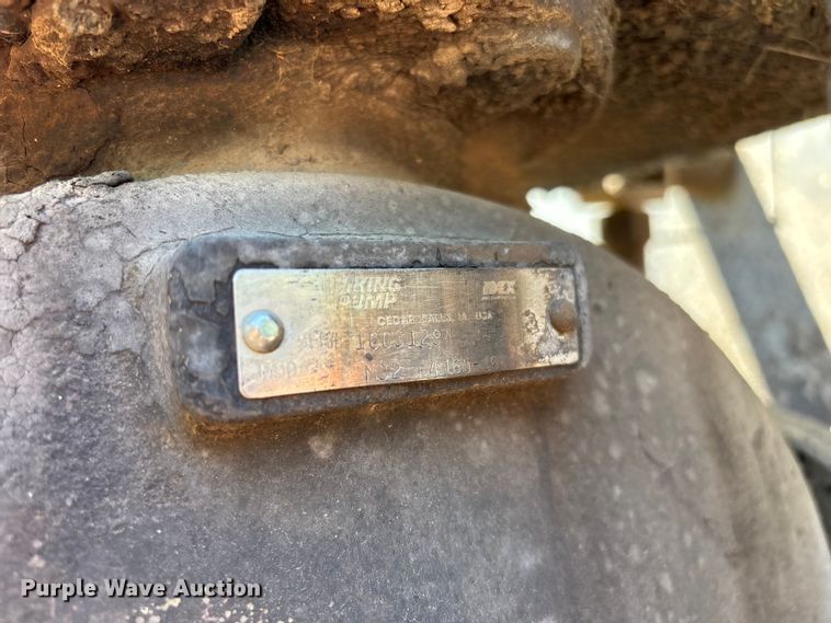 image for item FG0353 1990 Ford F800 oil distributor truck