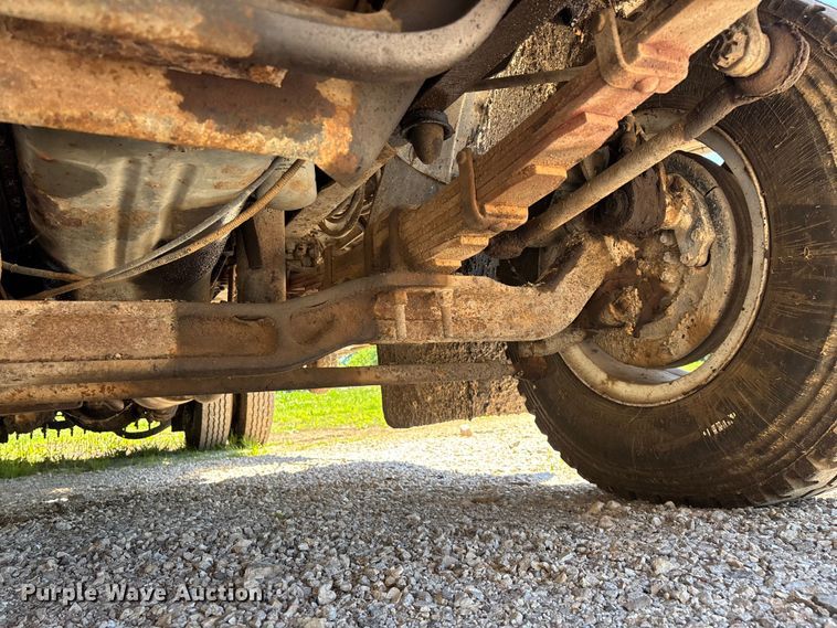 image for item FG0353 1990 Ford F800 oil distributor truck