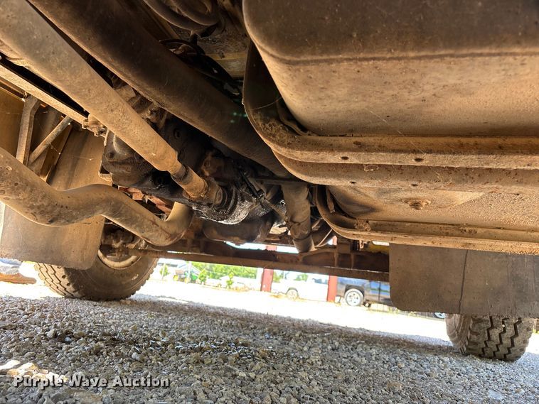 image for item FG0353 1990 Ford F800 oil distributor truck
