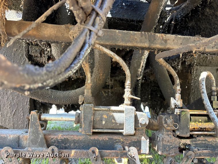image for item FG0353 1990 Ford F800 oil distributor truck