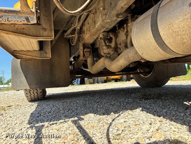 image for item FG0353 1990 Ford F800 oil distributor truck